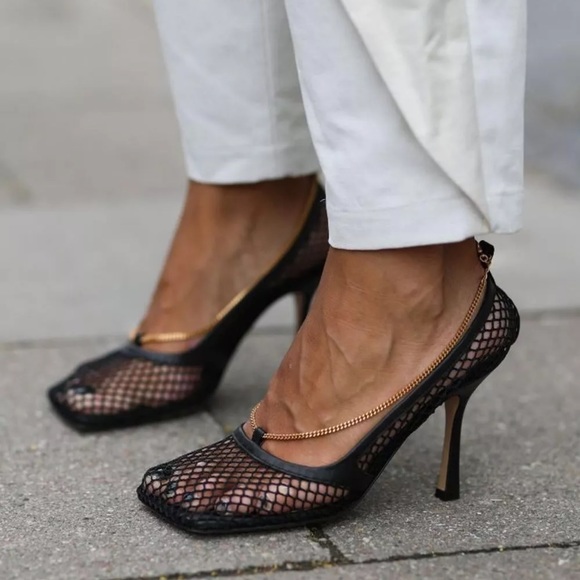 Bottega Veneta Black Mesh Stretch Pumps in 39.5 - Picture 12 of 16